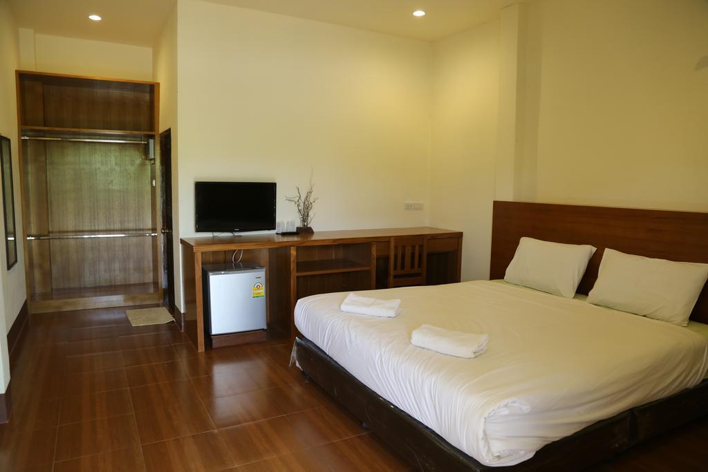 Huen Hug Hod The Resort Hot Exterior photo